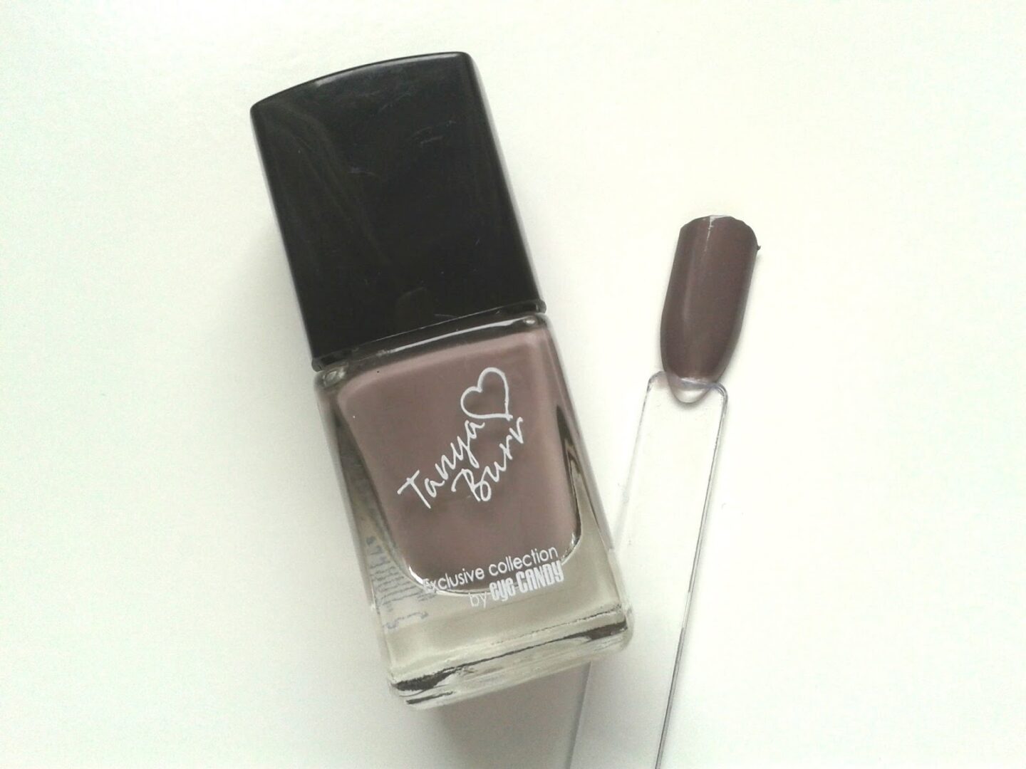 Tanya Burr penguin chic