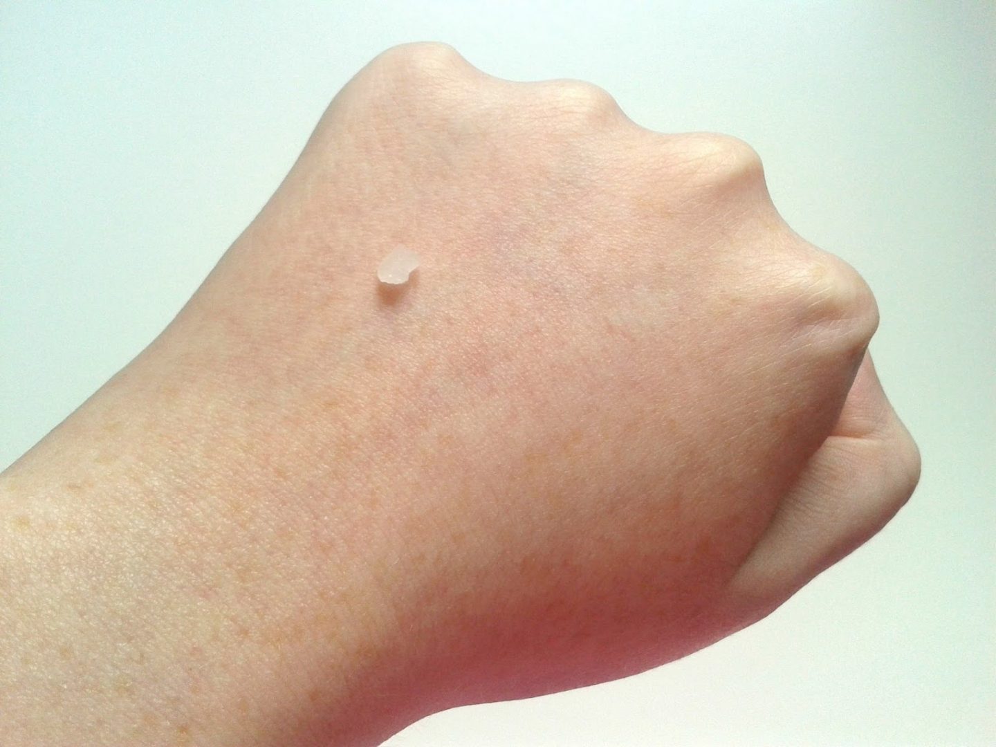 The Body Shop All-In-One Instablur Universal swatch