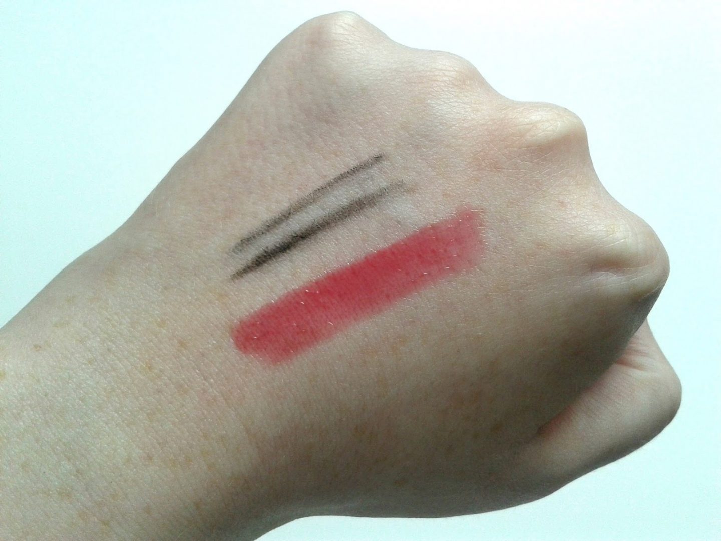 Daniel Sandler Grey Velvet Waterproof Eyeliner Estee Lauder Pure Colour Lip Gloss in Brazen Berry Shine Swatches Beauty Review
