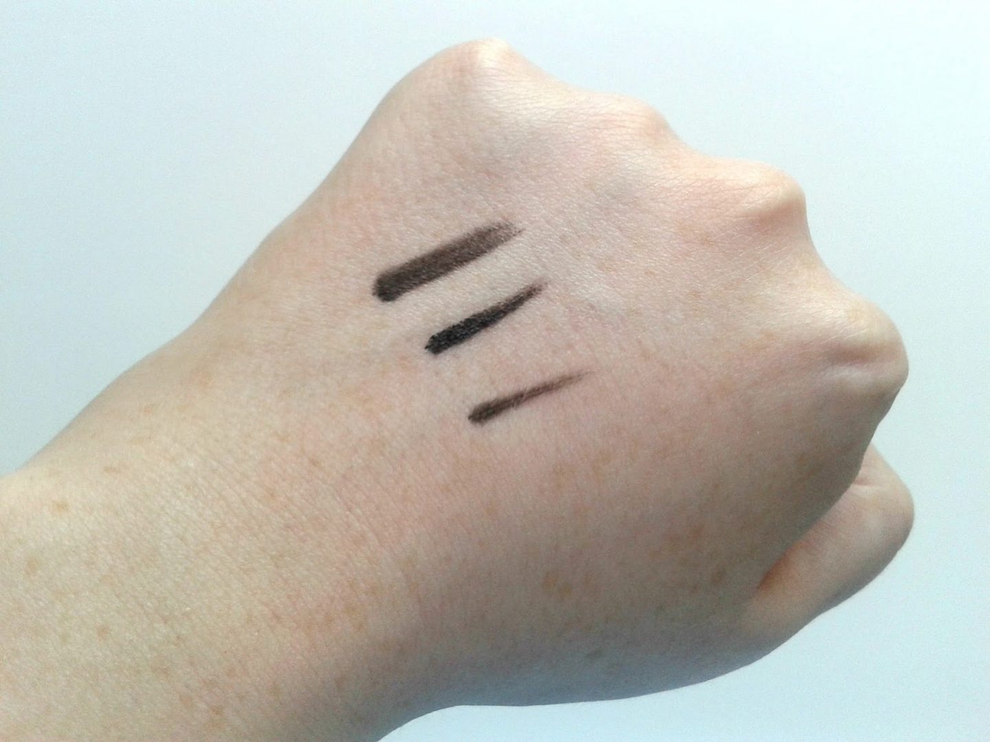 The Body Shop Smoky 2 in 1 Gel Liner Swatches