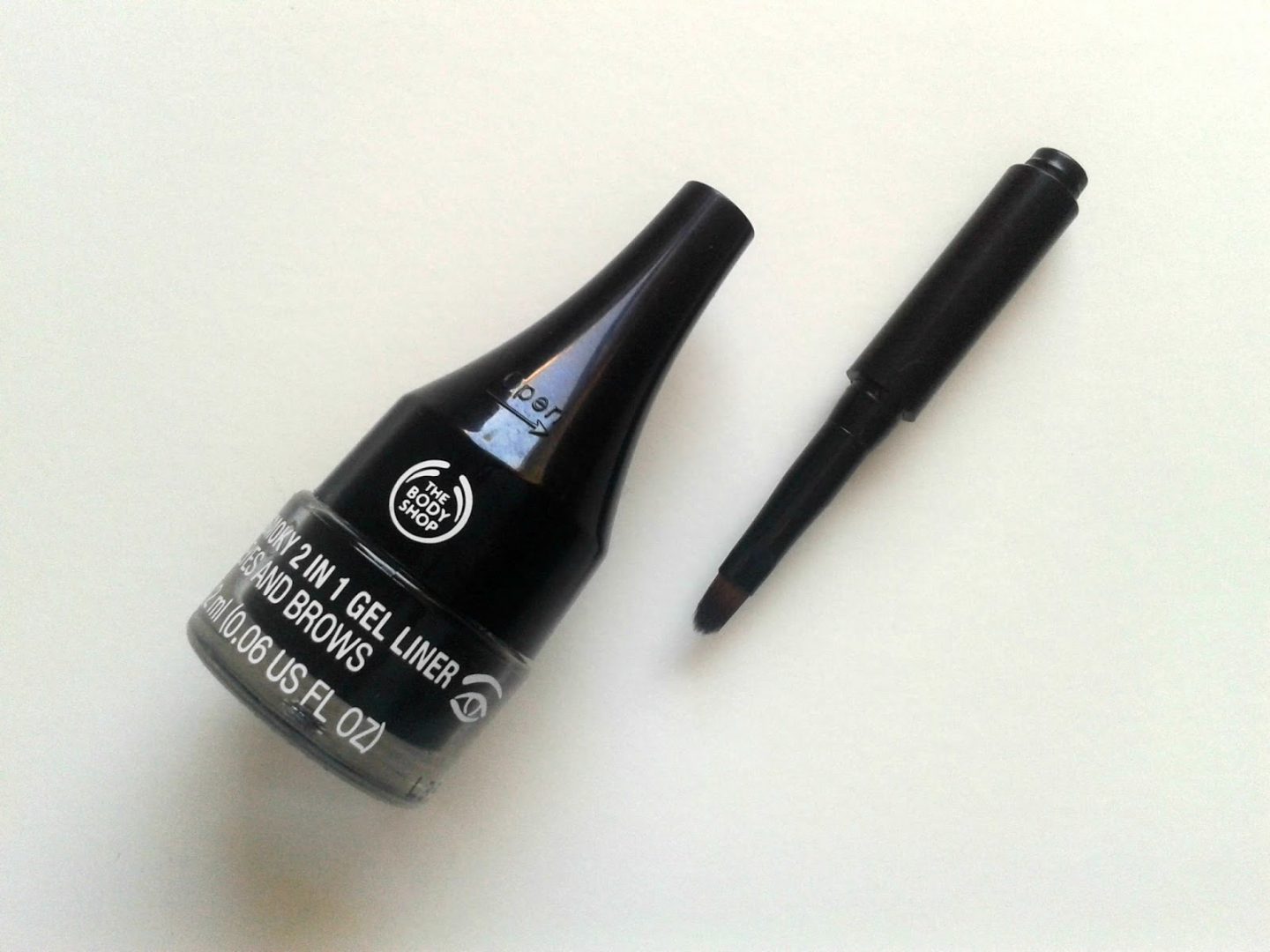 The Body Shop Smoky 2 in 1 Gel Liner Eyes And Brows Black