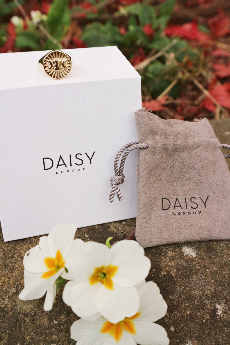 ESTÉE LALONDE GODDESS MEDALLION SIGNET RING