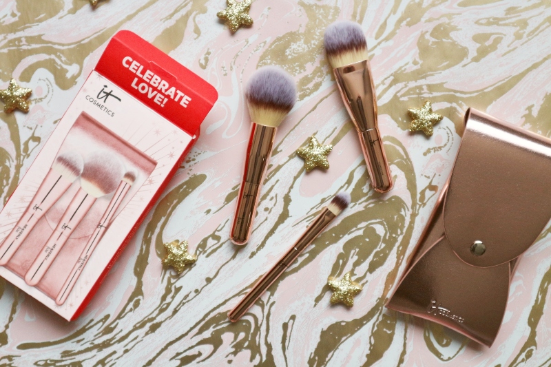 it cosmetics luxe travel brush set