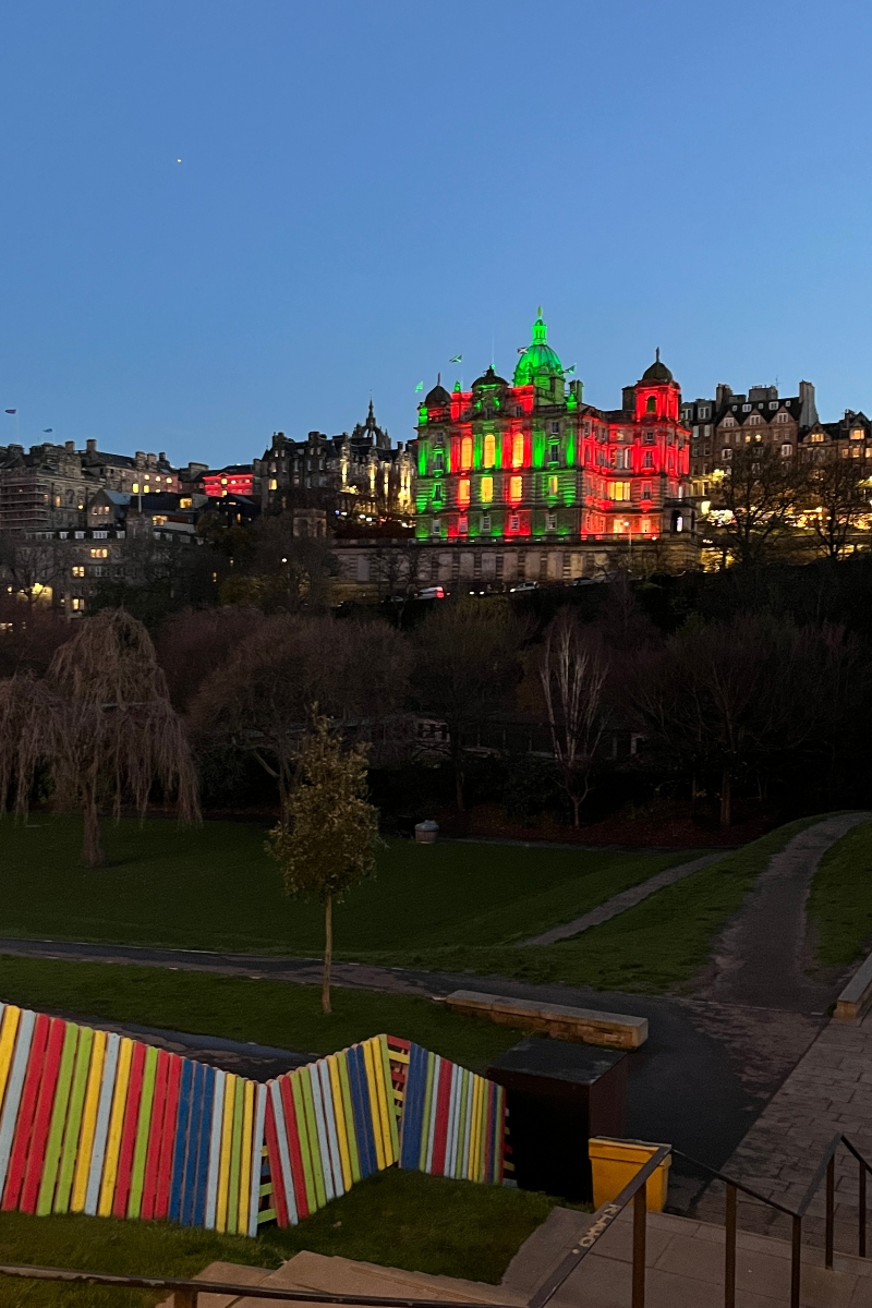 visiting edinburgh at christmas