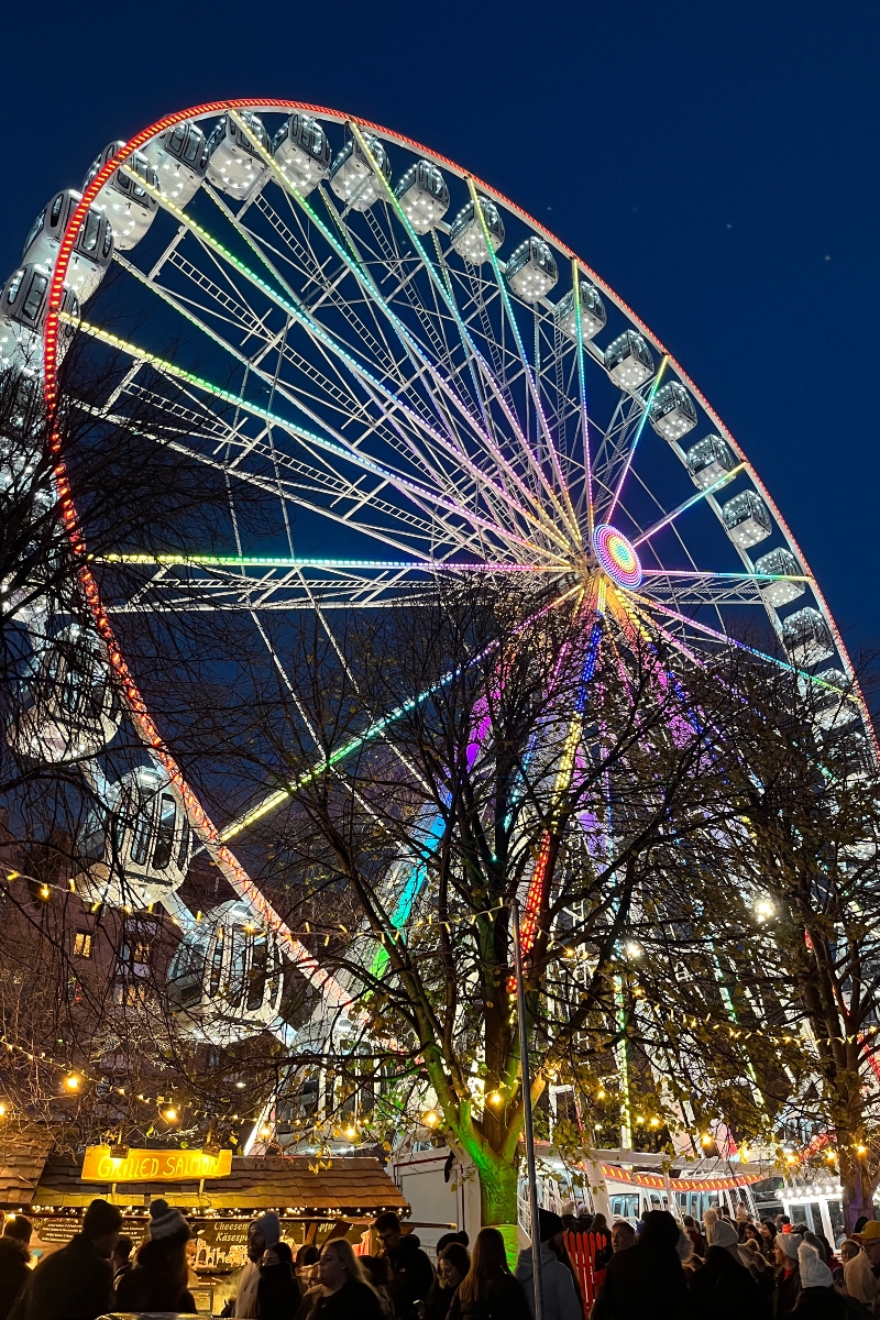 visiting the edinburgh christmas markets